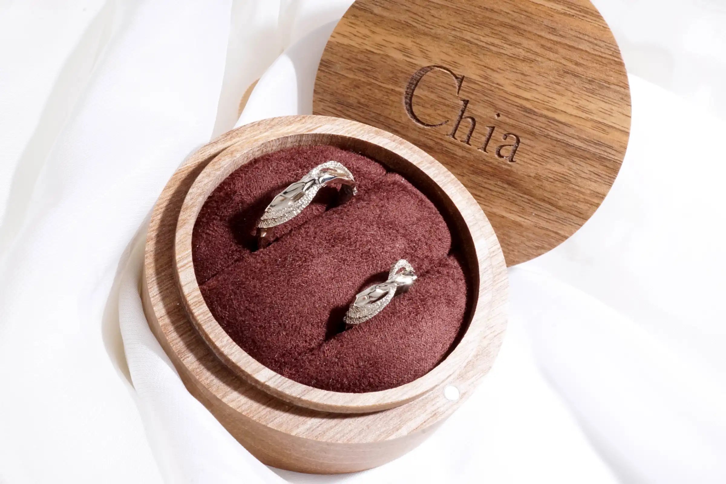 Review of Chia Jewelry unique custom 14k gold wedding rings design inspired by sea and DNA for men and women