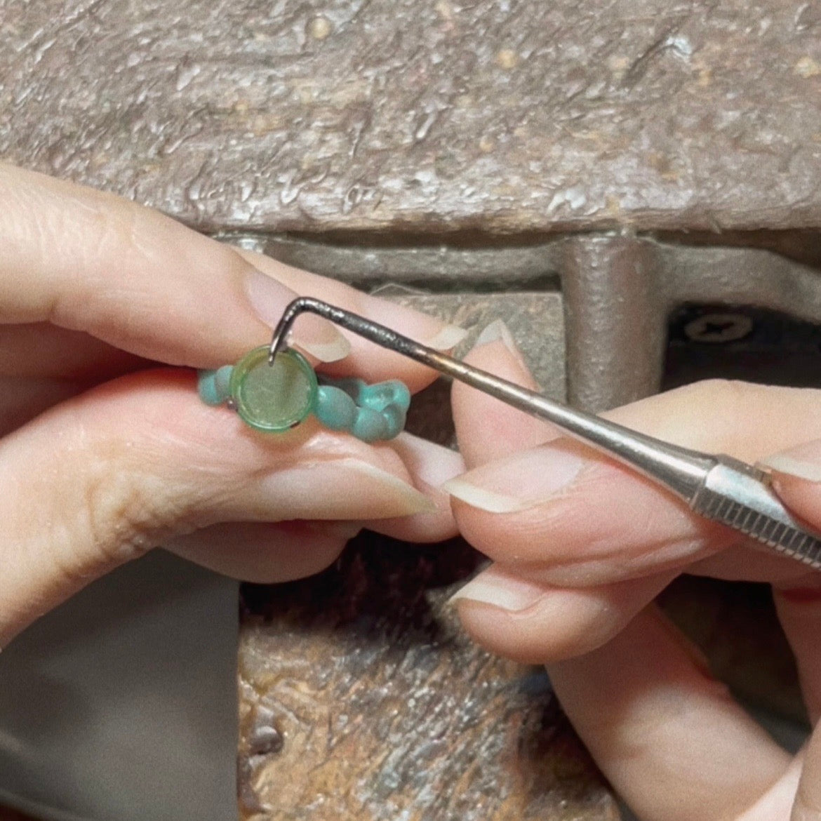 Crafting process of Chia's fins jewelry