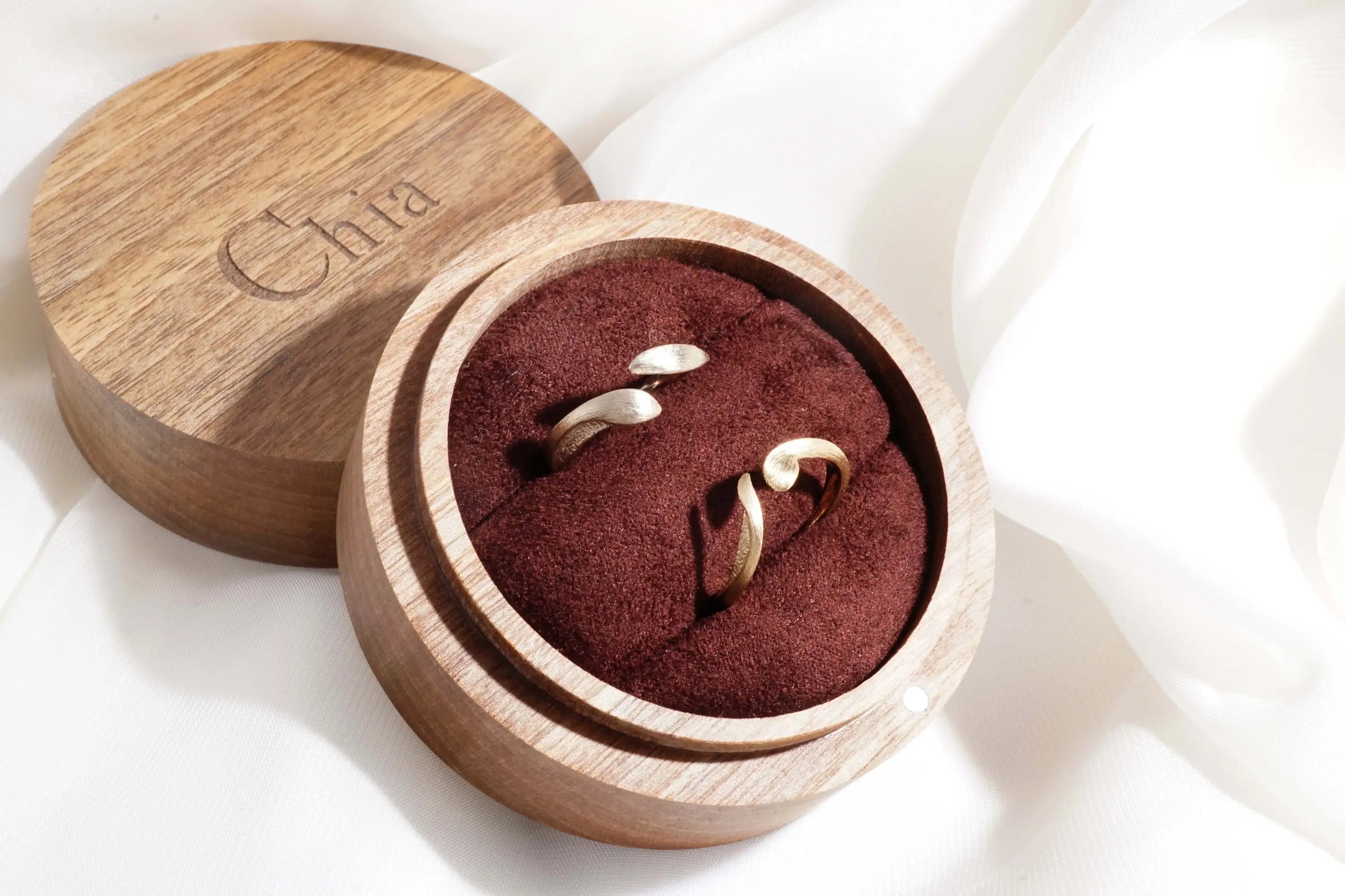 Review and Testimonial Chia Jewelry custom 14kt gold wedding ring unique design. Inspired by animals and pet.