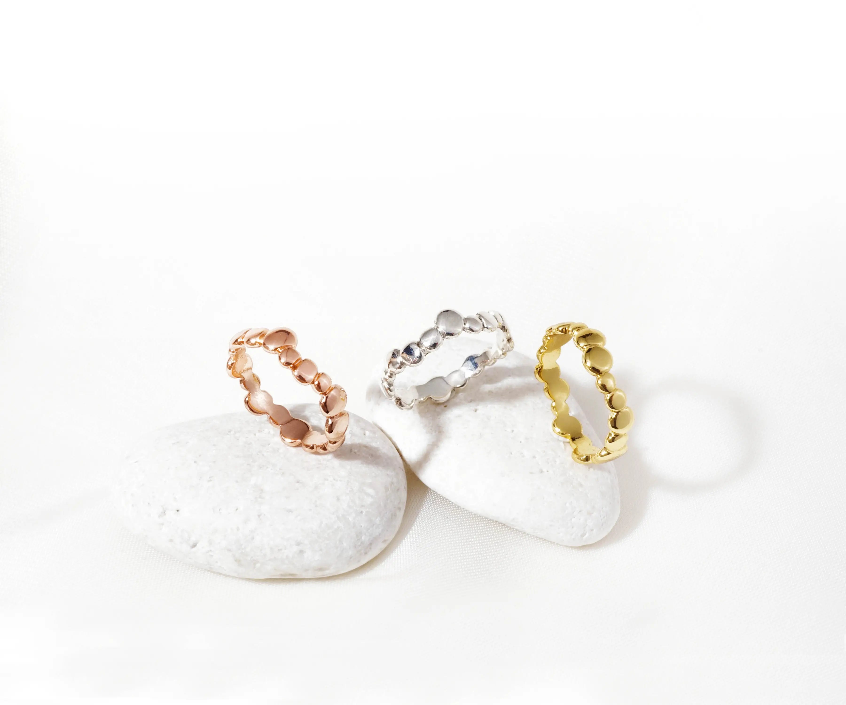 flat_pebbles_ring.webp