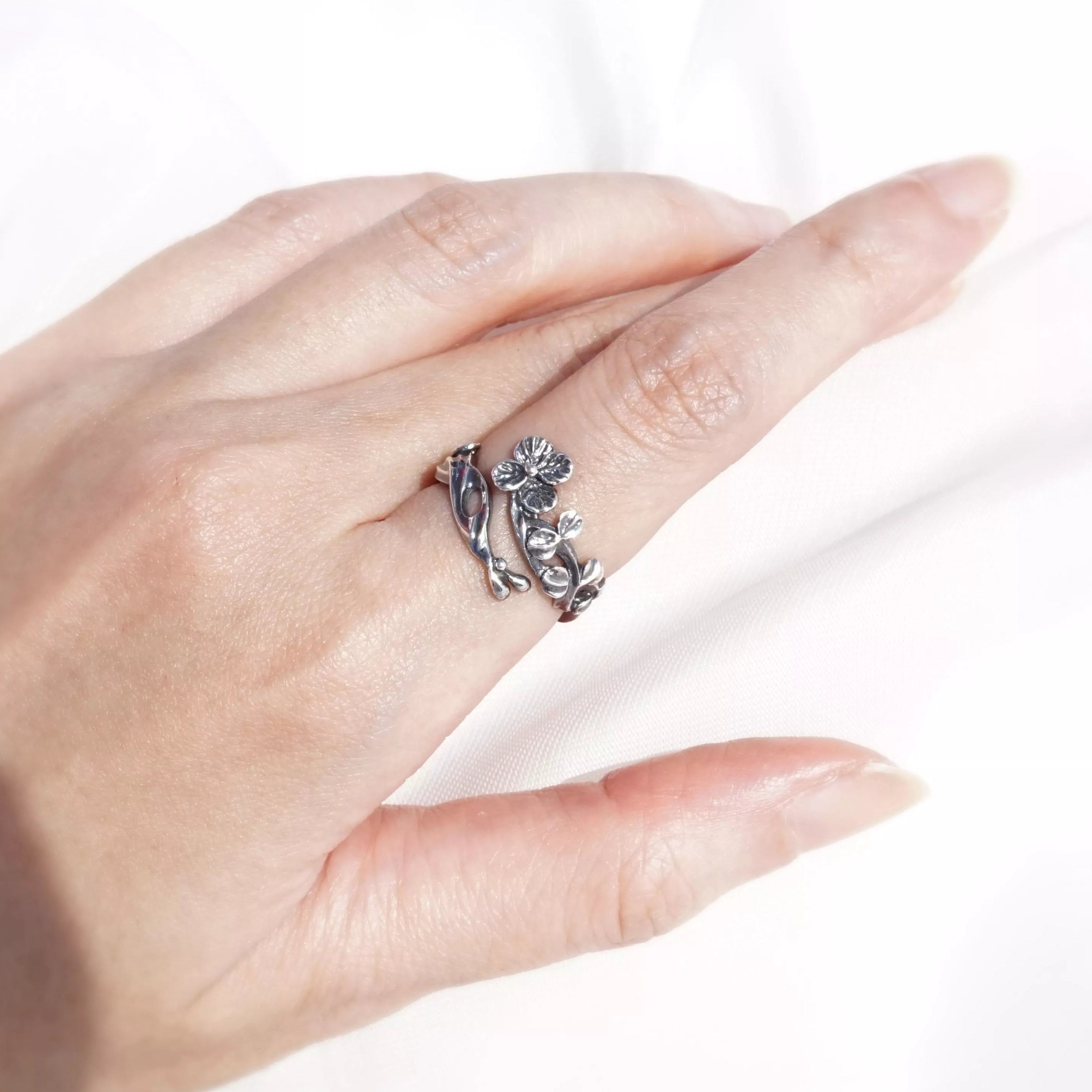 Adjustable Eucalyptus Ring Inspired by Nature