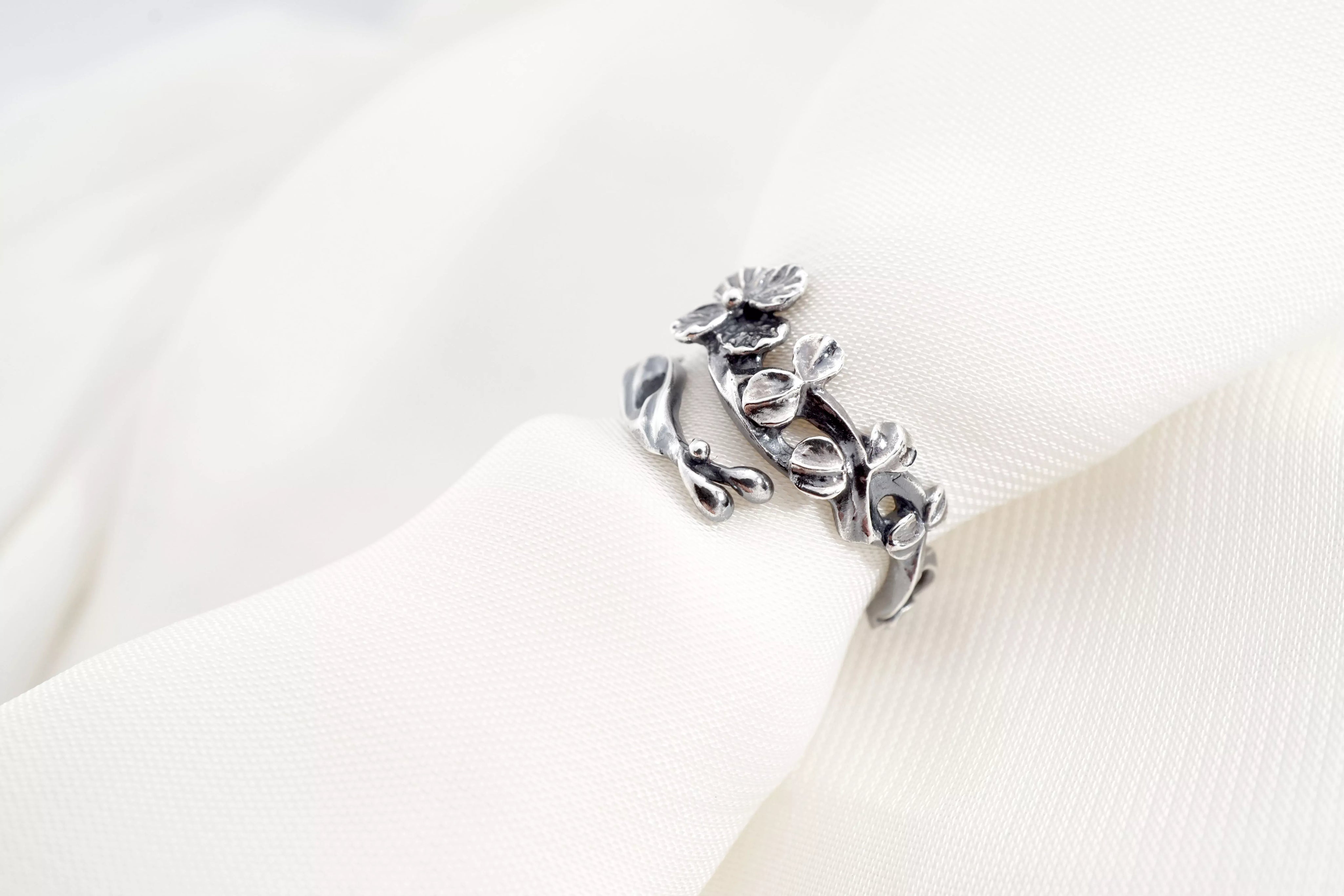 Adjustable Eucalyptus Ring Inspired by Nature
