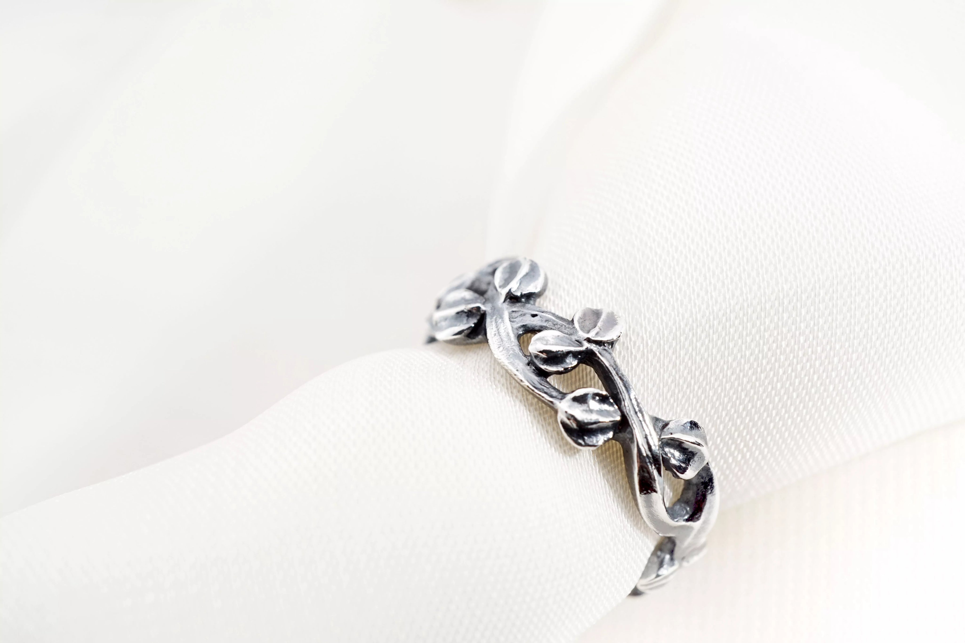 Adjustable Eucalyptus Ring Inspired by Nature