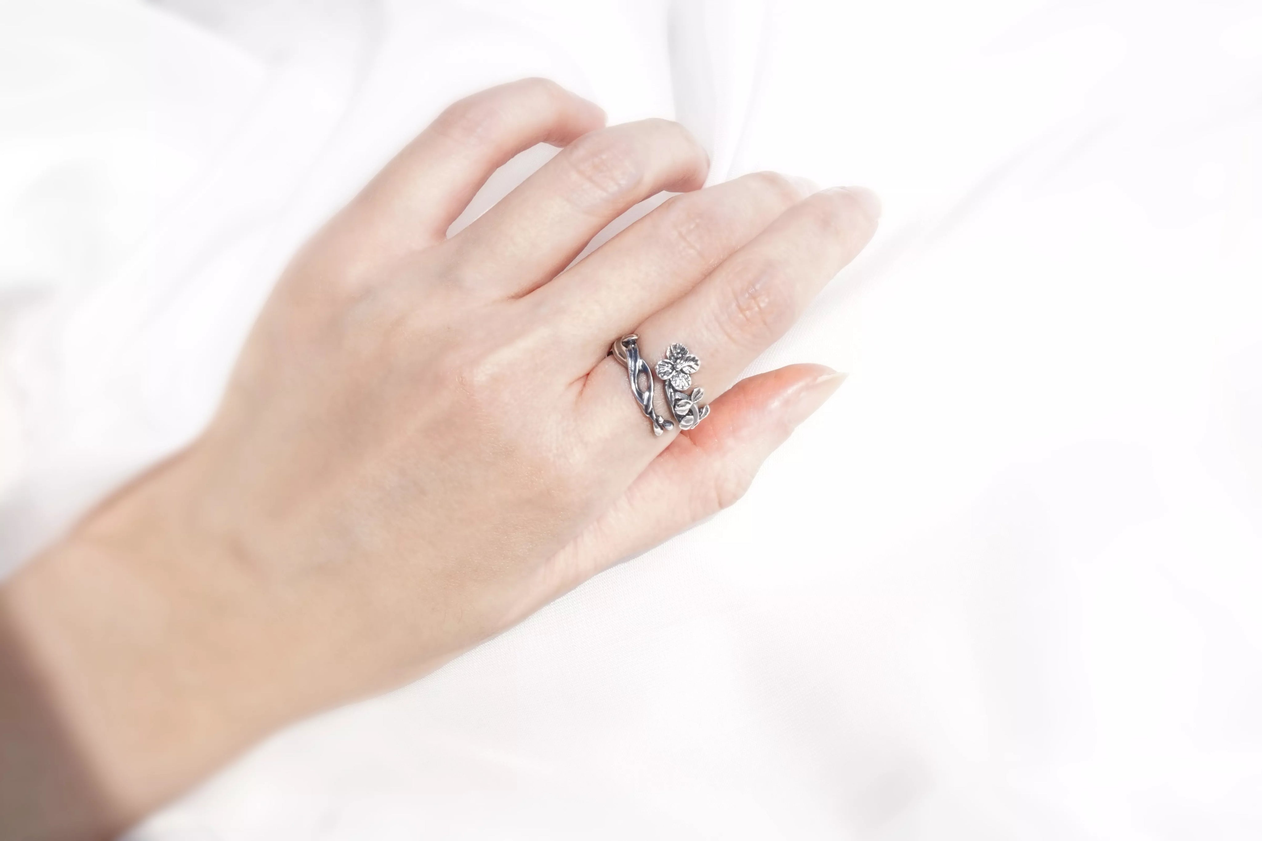 Adjustable Eucalyptus Ring Inspired by Nature