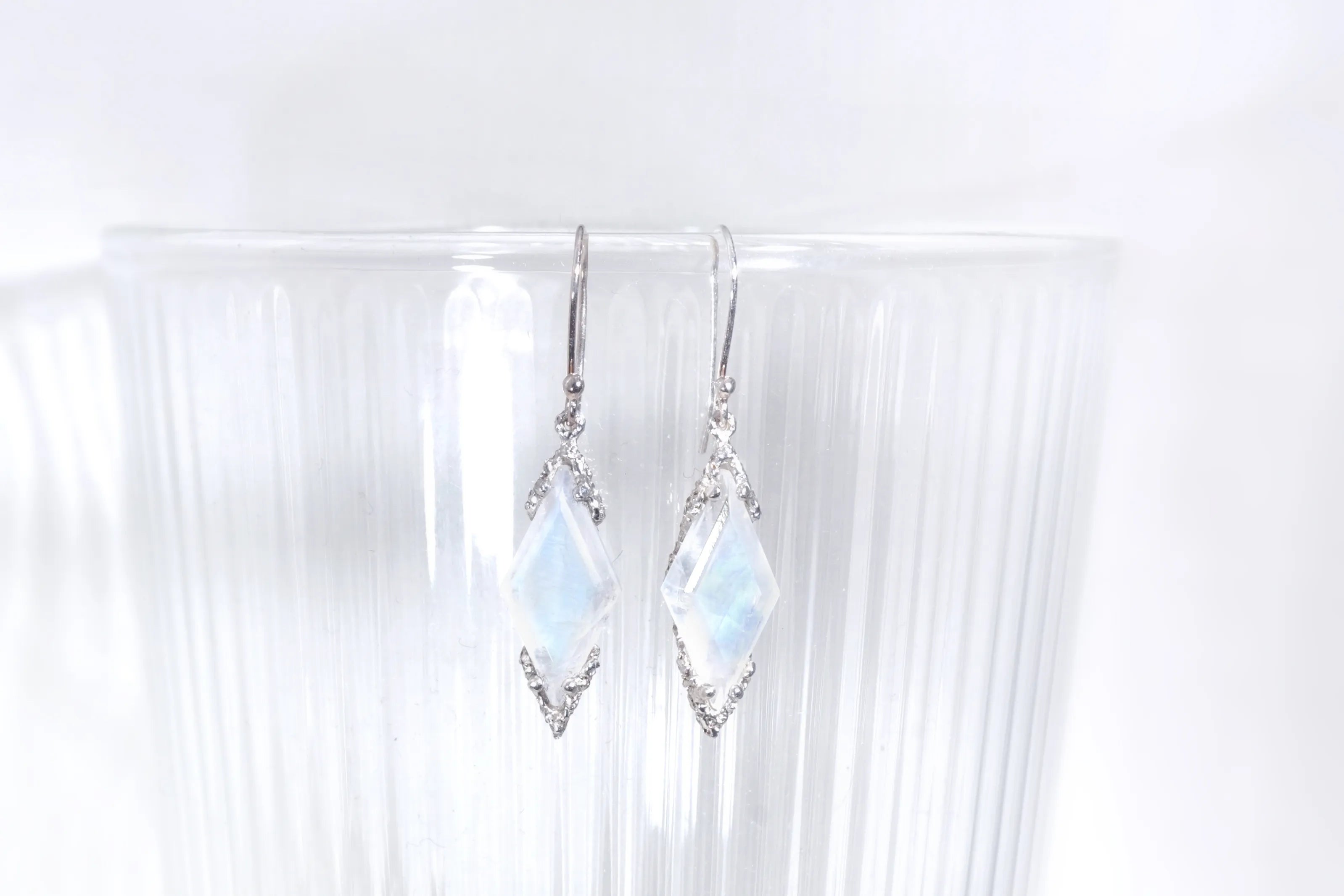 Luna_Silver_Moonstone_Earrings_Kite-2.webp